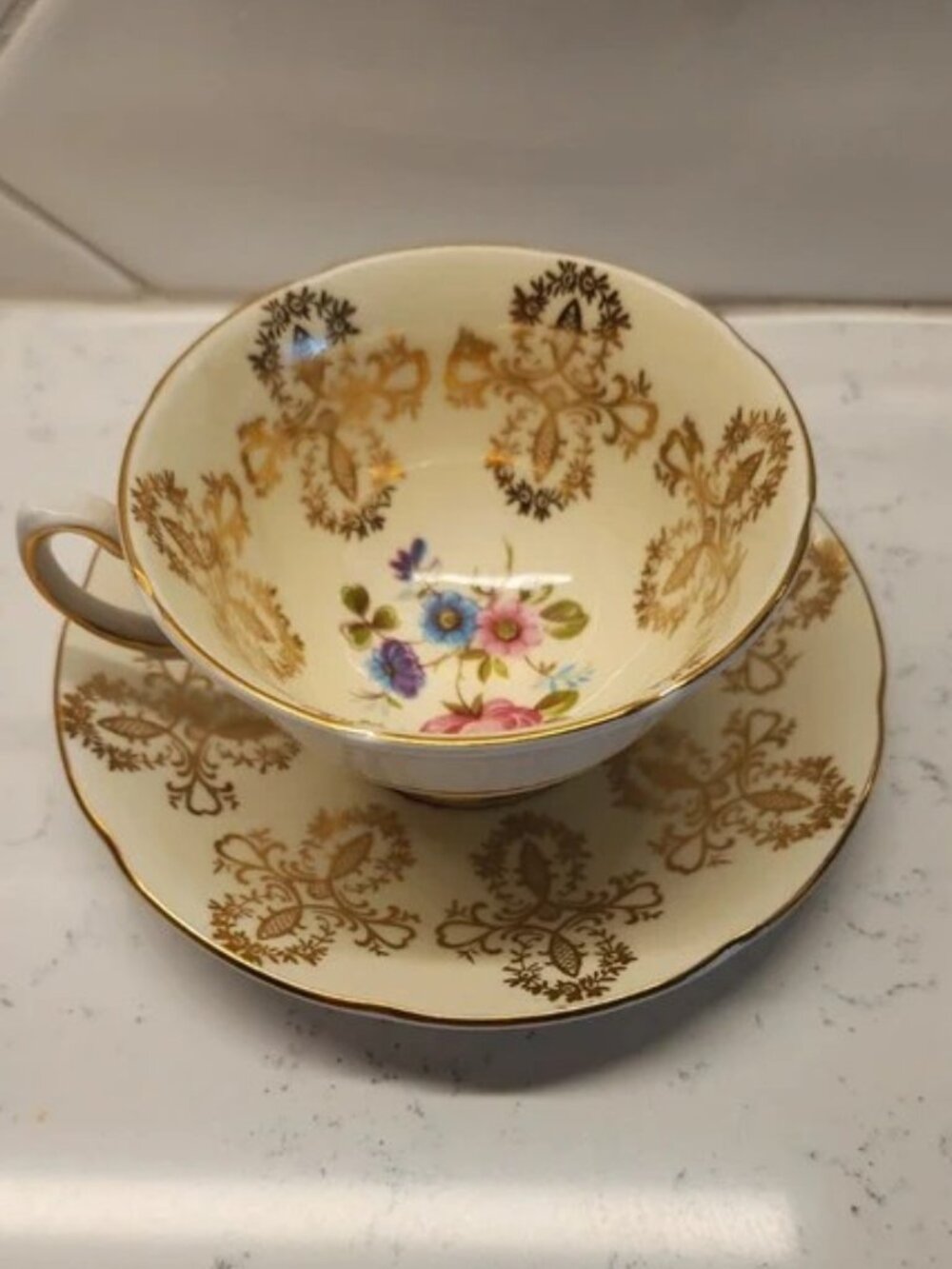 Royal Grafton Fine Bone China Teacup Saucer Pink Rose Bouquet